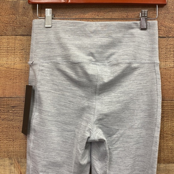 Mono B Heather Silver & White Workout Leggings NWT - Picture 4 of 5
